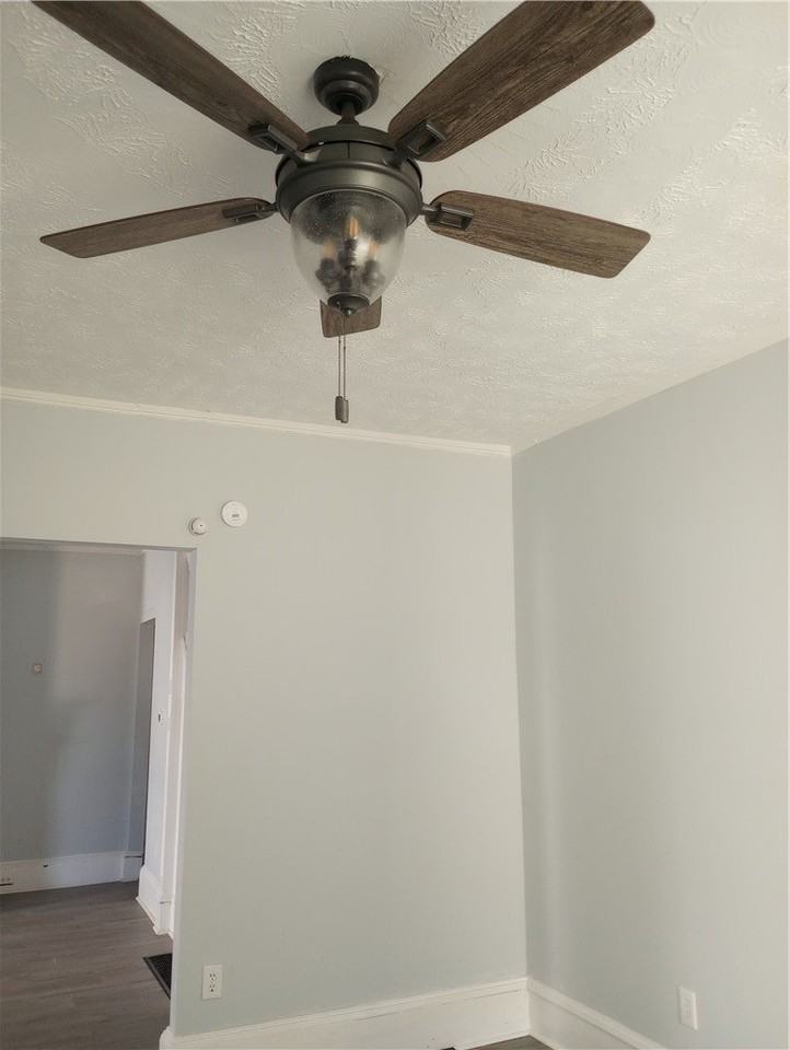 410 Linden Pl - Photo 5 of 27