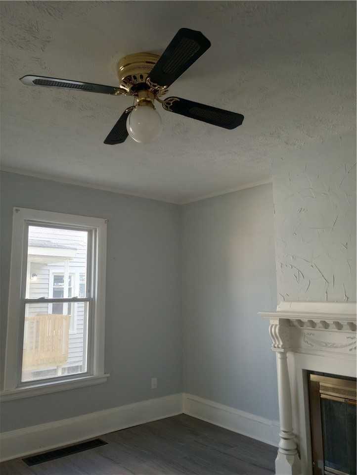 410 Linden Pl - Photo 7 of 27
