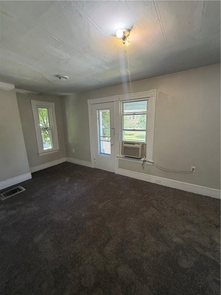 454 Riverside Ave #B - Photo 3 of 6