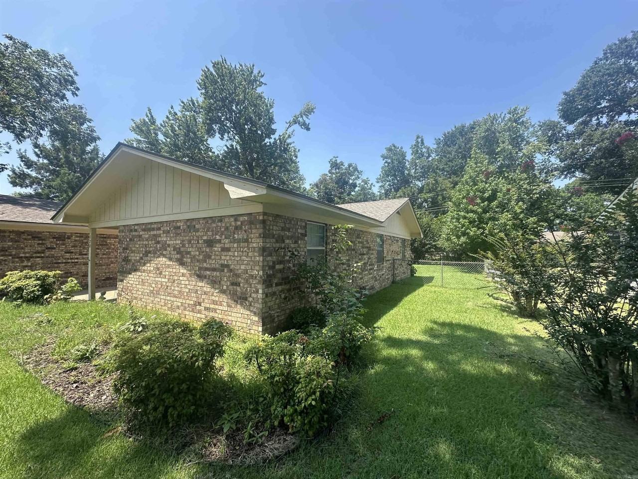 120 Apache Dr - Photo 3 of 25