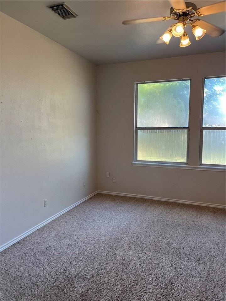 2325 Light Wind Dr - Photo 4 of 19