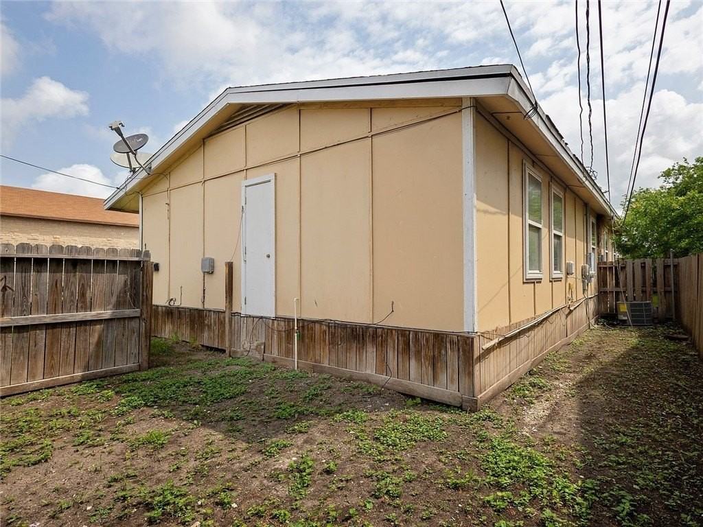 1802 16th St - Photo 2 of 18