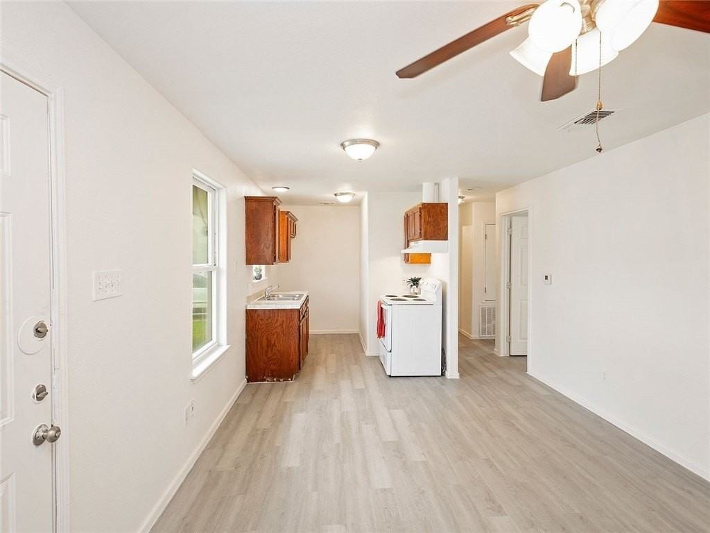 1802 16th St - Photo 5 of 18