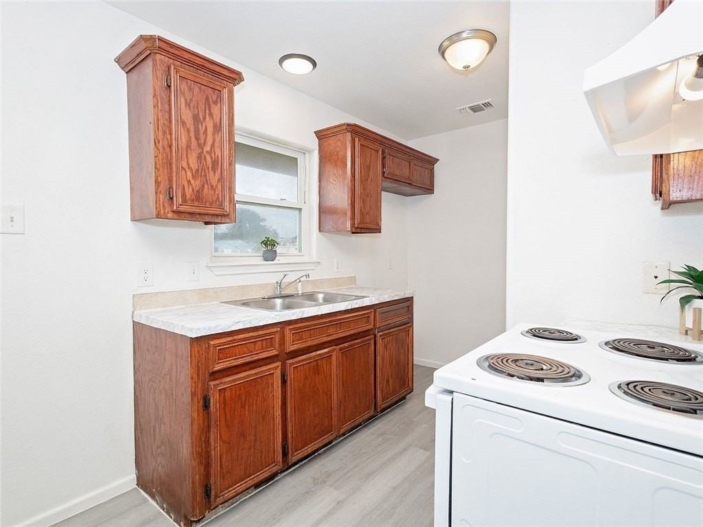 1802 16th St - Photo 6 of 18