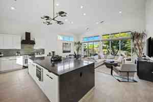 featured image of 422 Fountain Dr