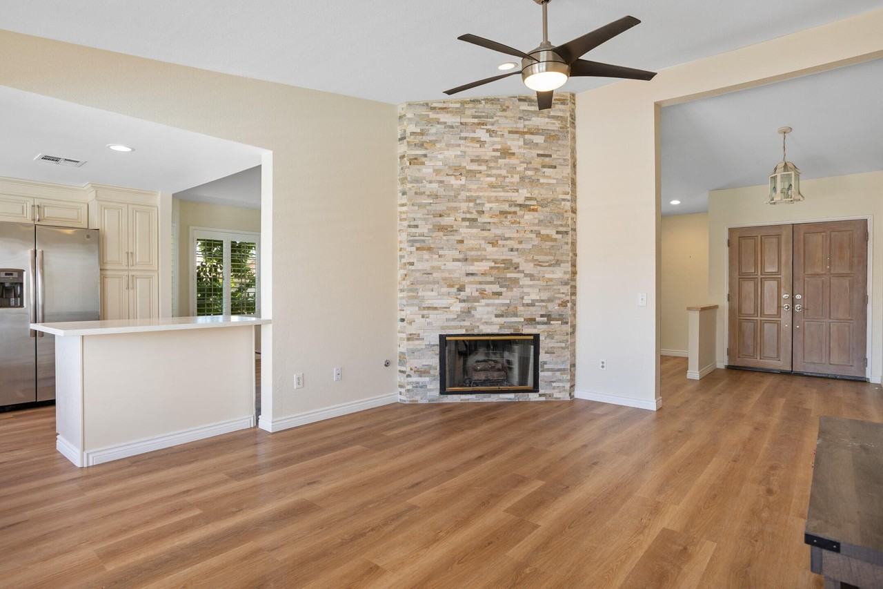 44210 Mariposa Ct - Photo 7 of 34