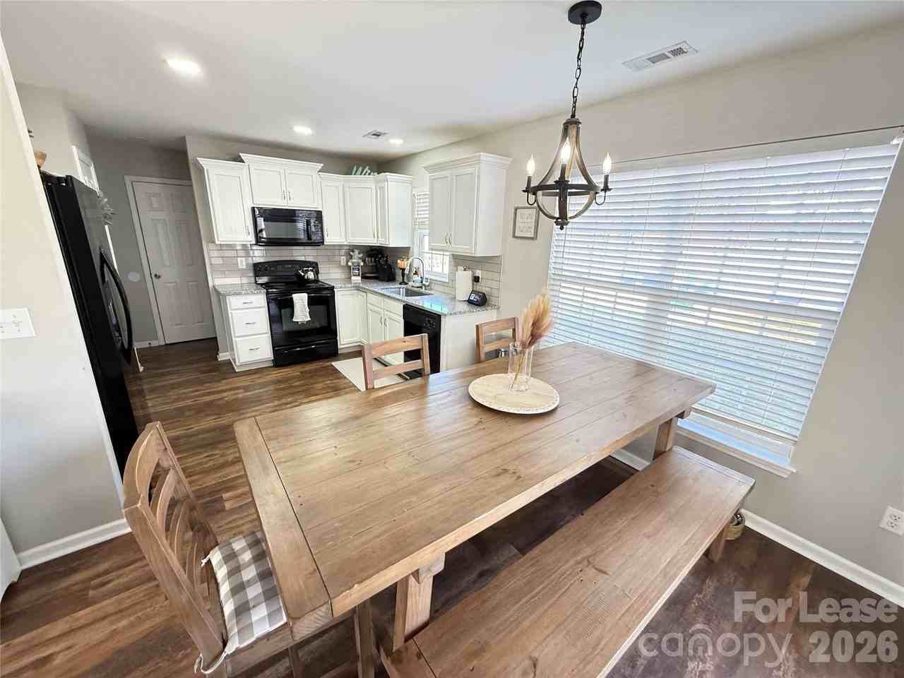 7038 Whittingham Dr - Photo 6 of 26