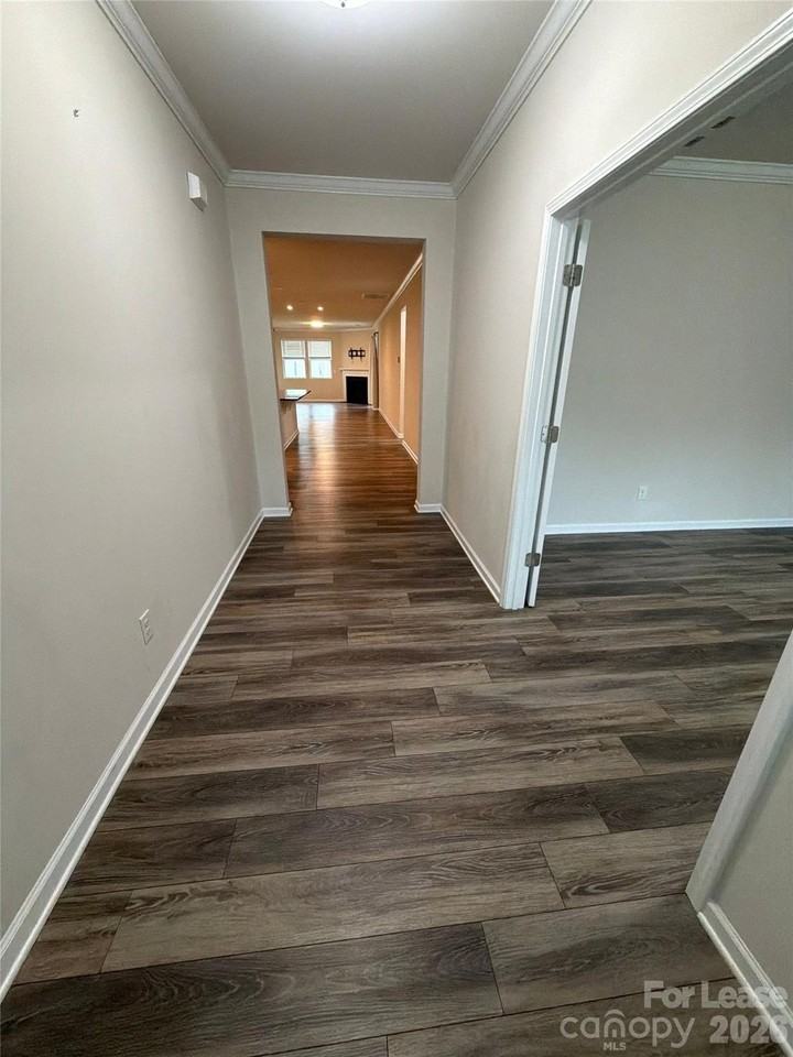 1008 Fairbrae Ln - Photo 2 of 23