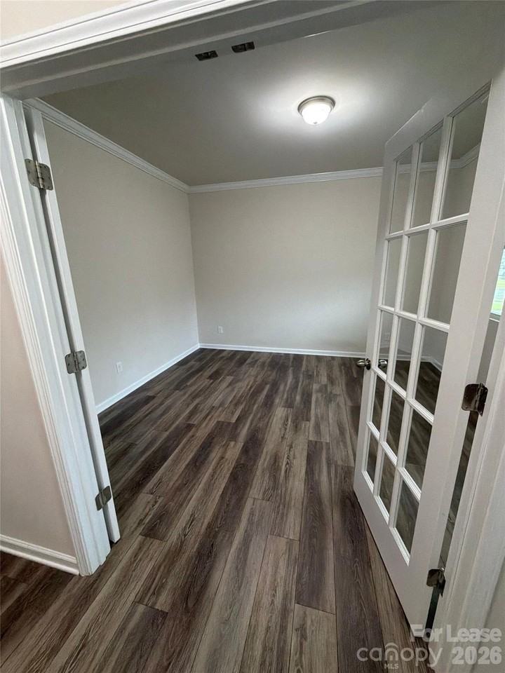 1008 Fairbrae Ln - Photo 3 of 23