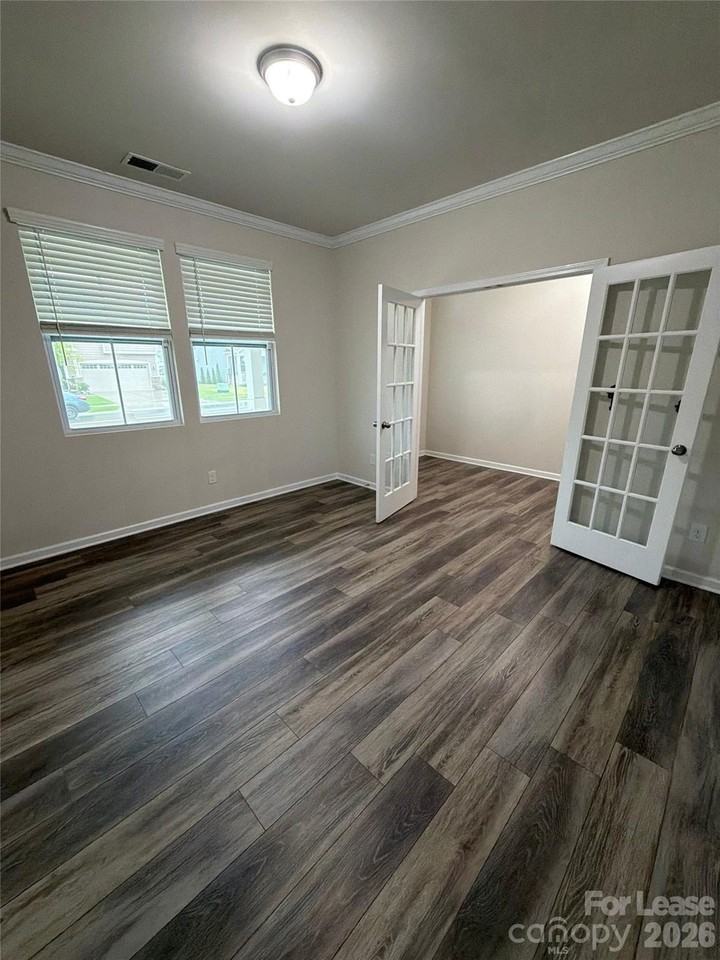 1008 Fairbrae Ln - Photo 4 of 23