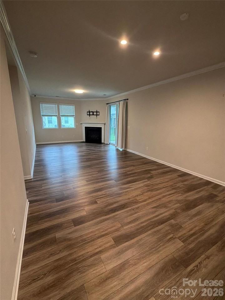 1008 Fairbrae Ln - Photo 7 of 23