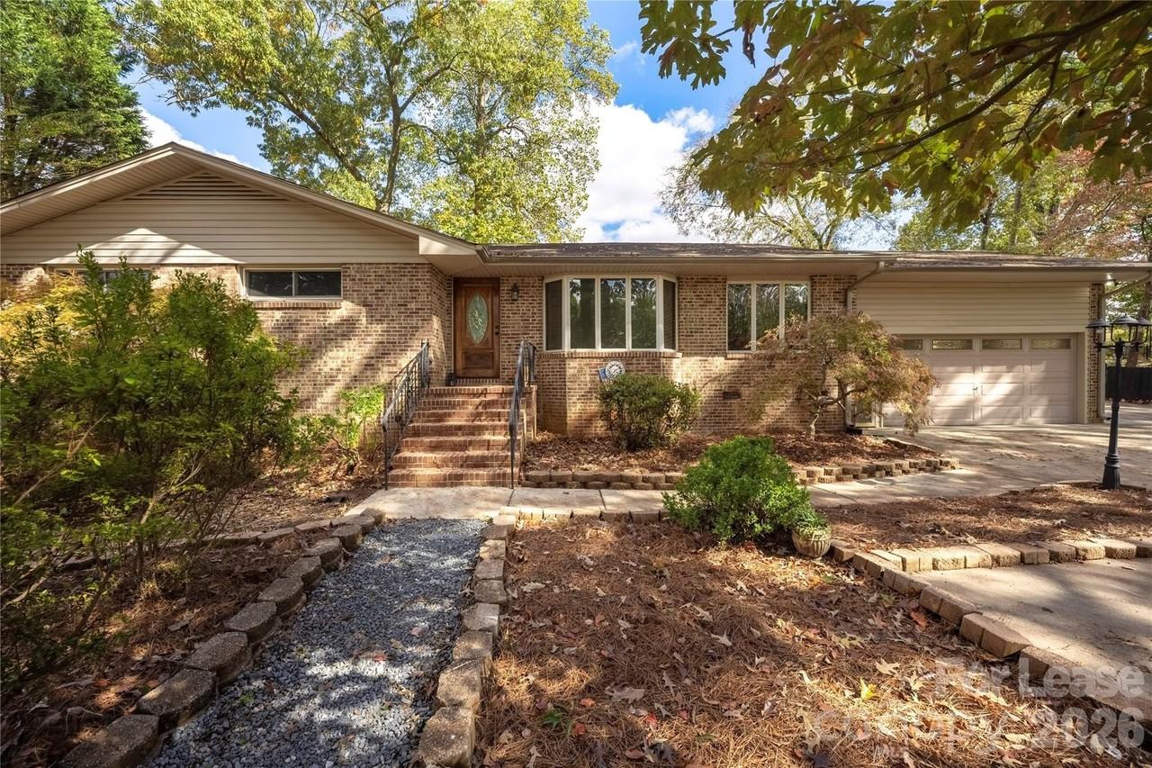 203 Ewing Dr - Photo 2 of 35
