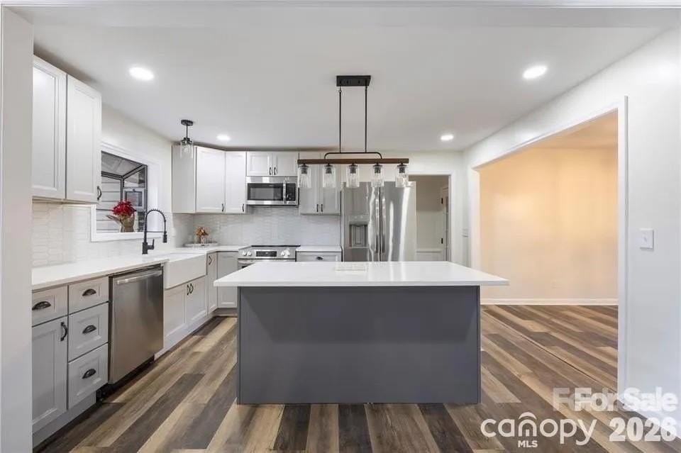 203 Ewing Dr - Photo 3 of 35