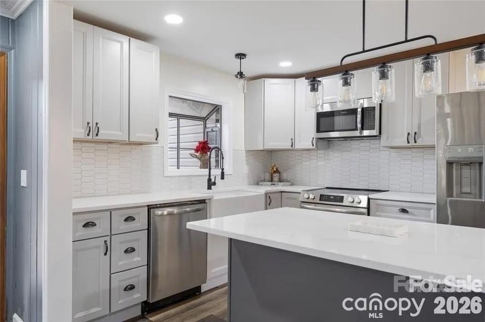 203 Ewing Dr - Photo 5 of 35