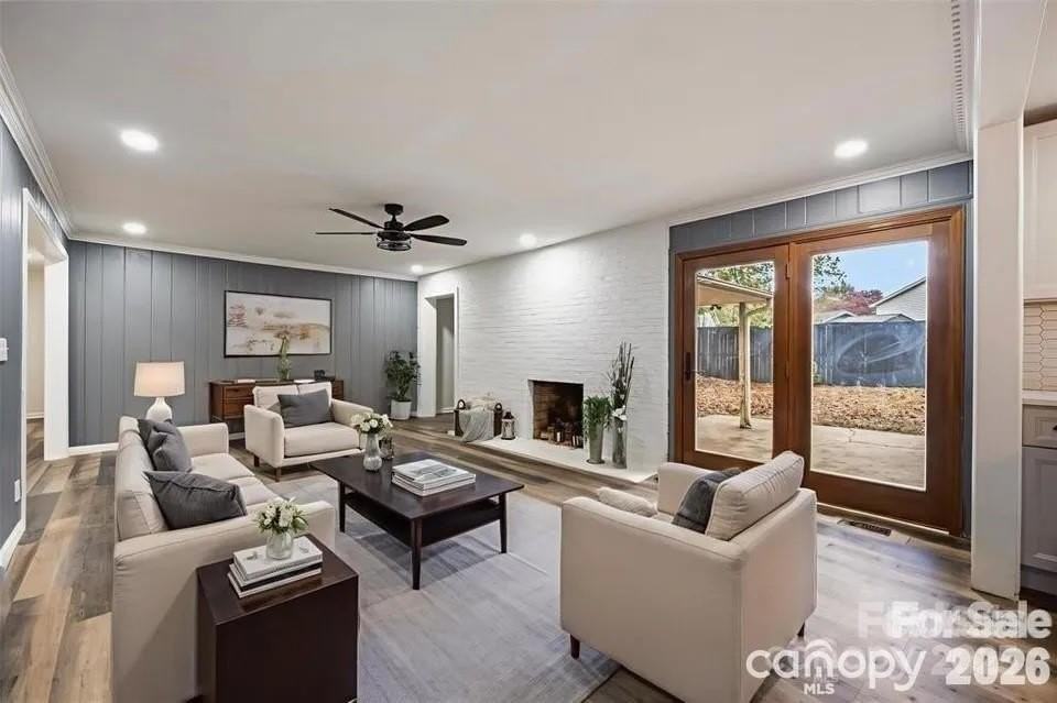 203 Ewing Dr - Photo 6 of 35