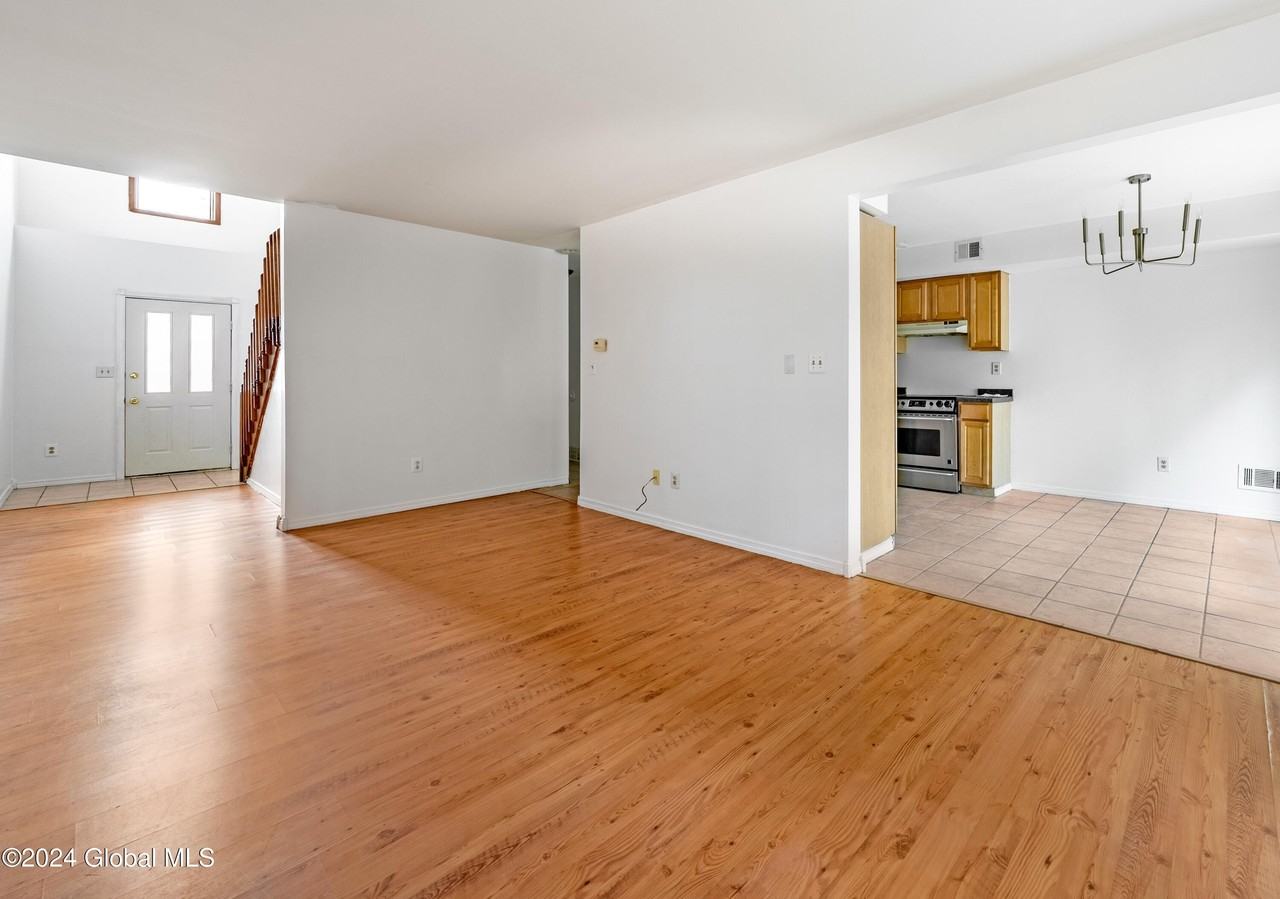 208 Whitetail Ct - Photo 3 of 13