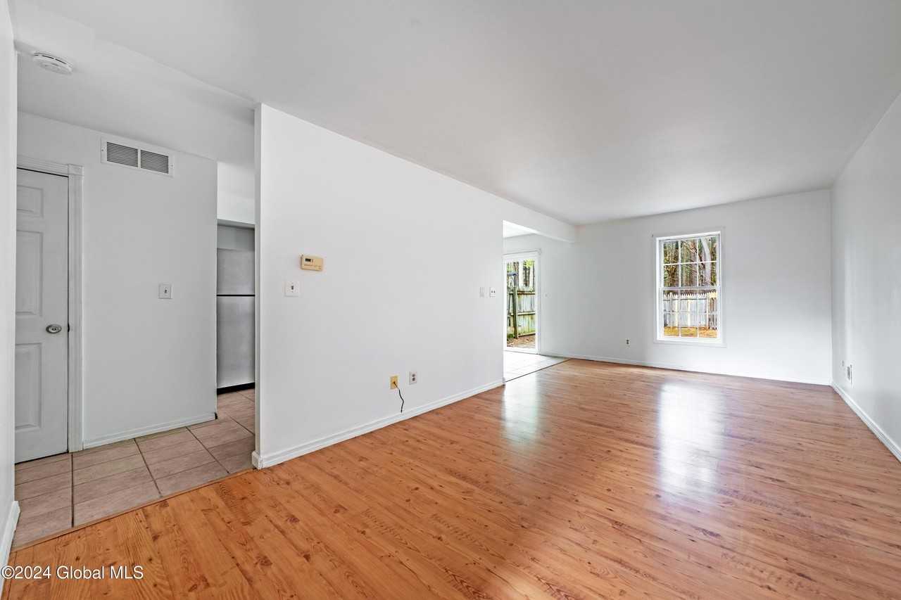 208 Whitetail Ct - Photo 4 of 13