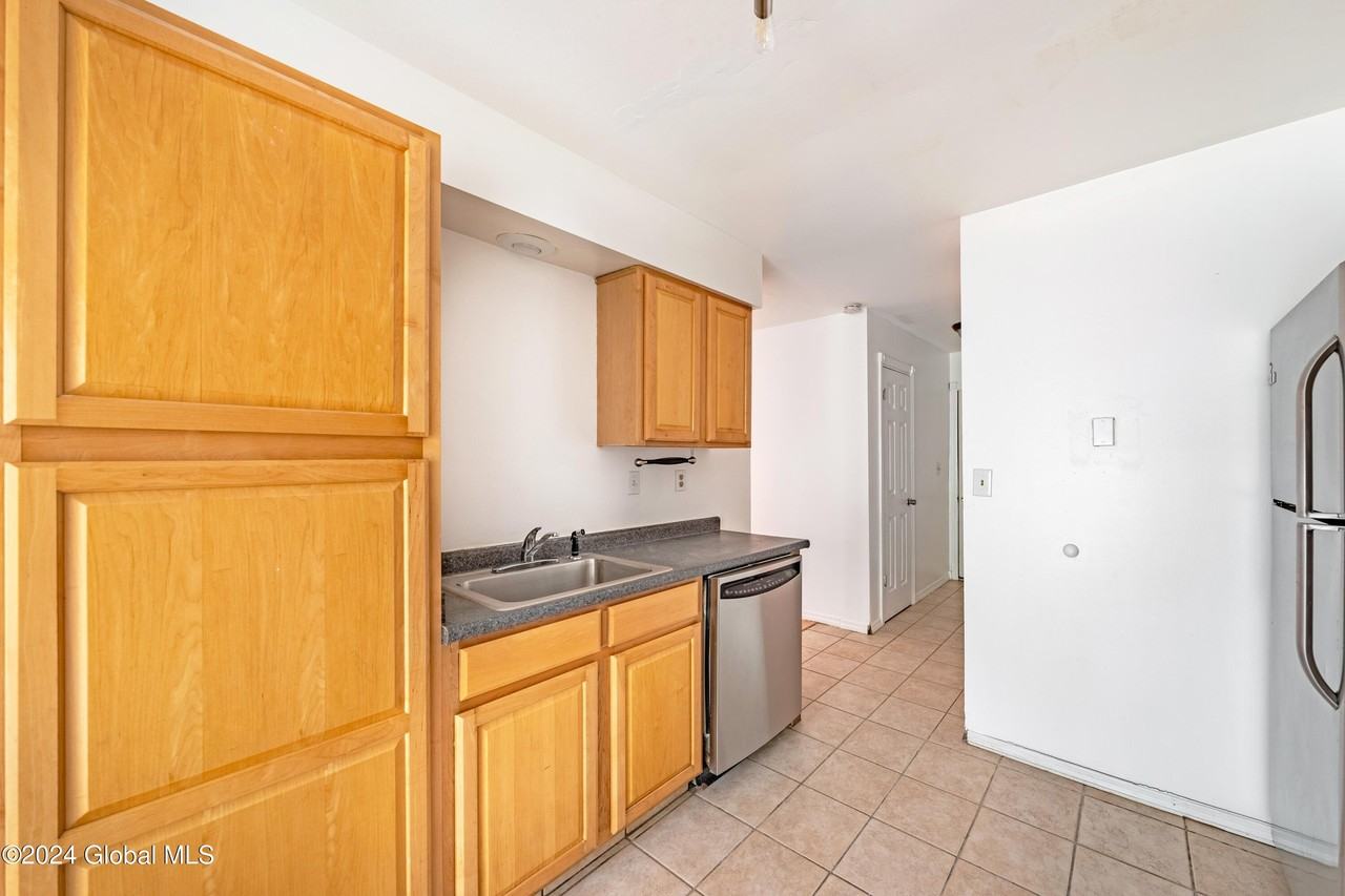 208 Whitetail Ct - Photo 6 of 13