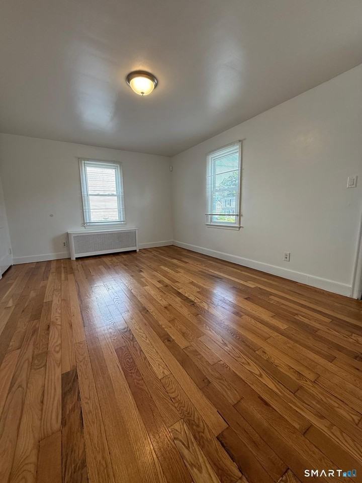 548 Queen St - Photo 6 of 21