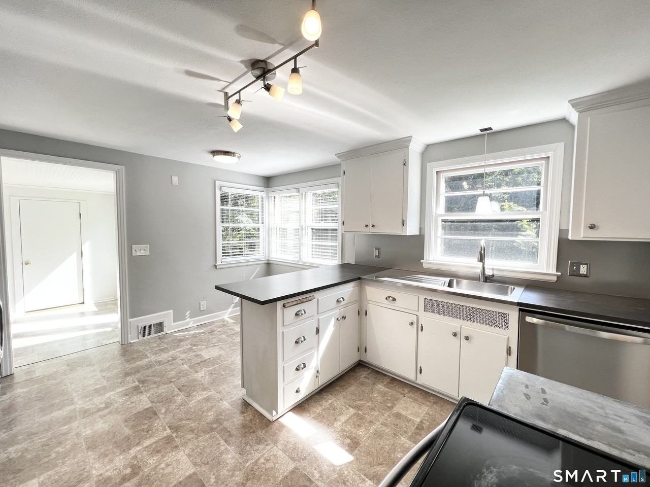 1360 Main St - Photo 5 of 40