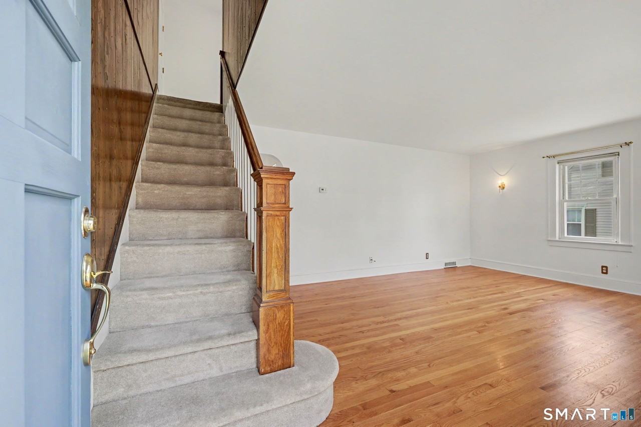 21 Victory Ct - Photo 3 of 32