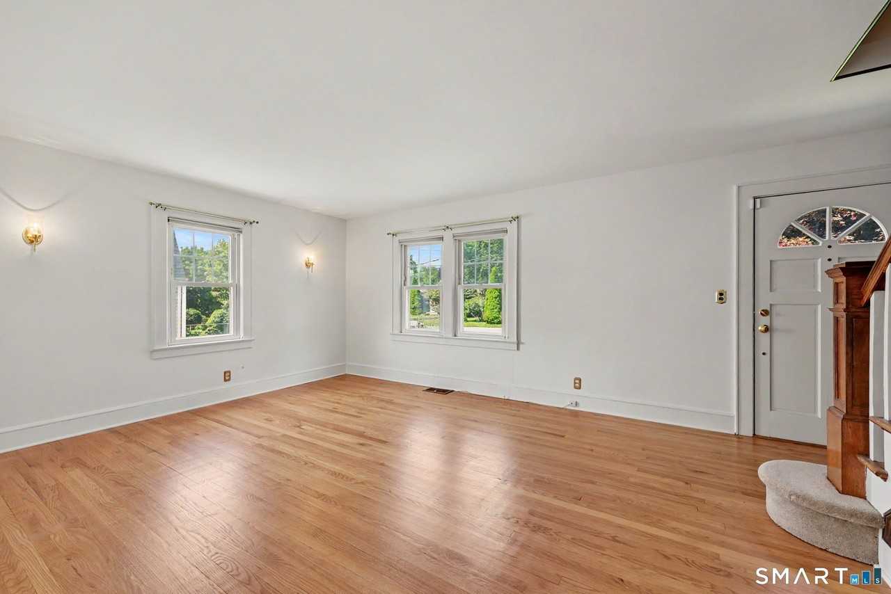 21 Victory Ct - Photo 4 of 32