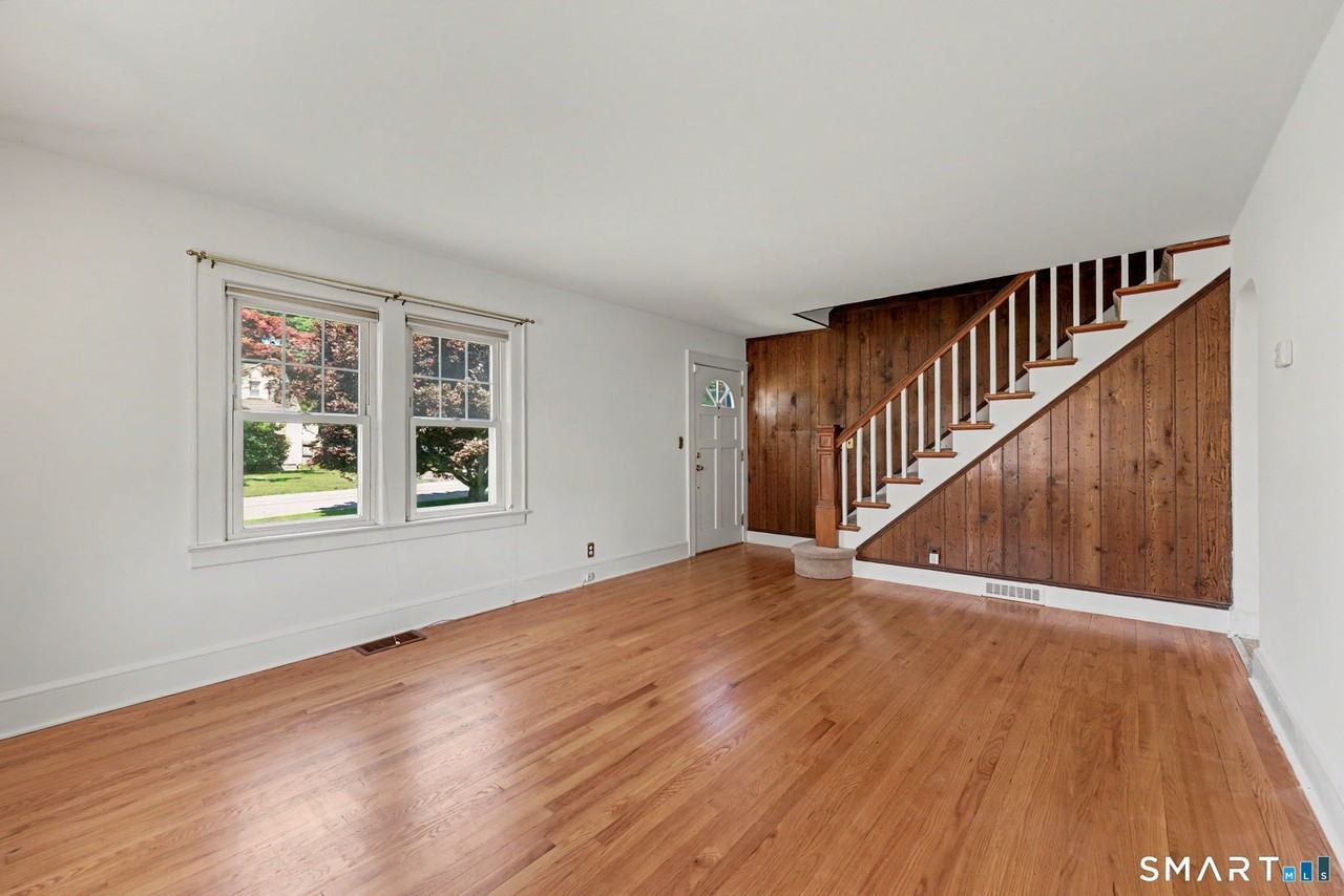 21 Victory Ct - Photo 5 of 32