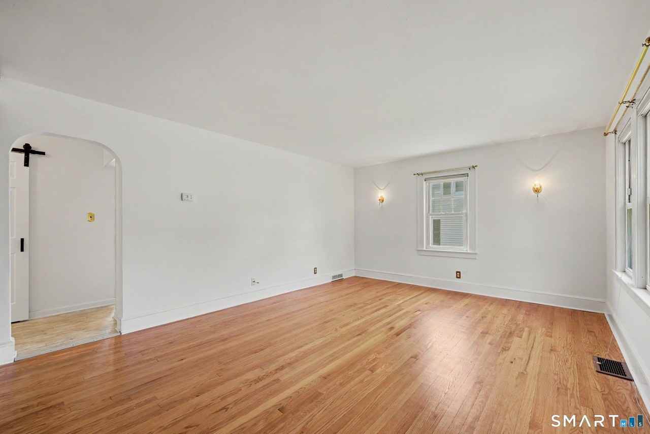 21 Victory Ct - Photo 6 of 32