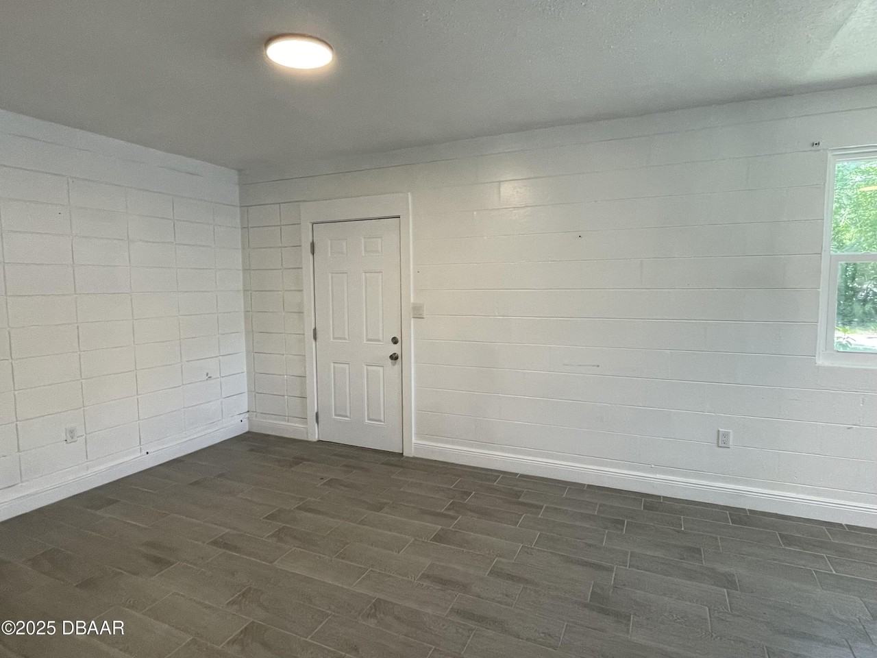 87 Ford St - Photo 4 of 16