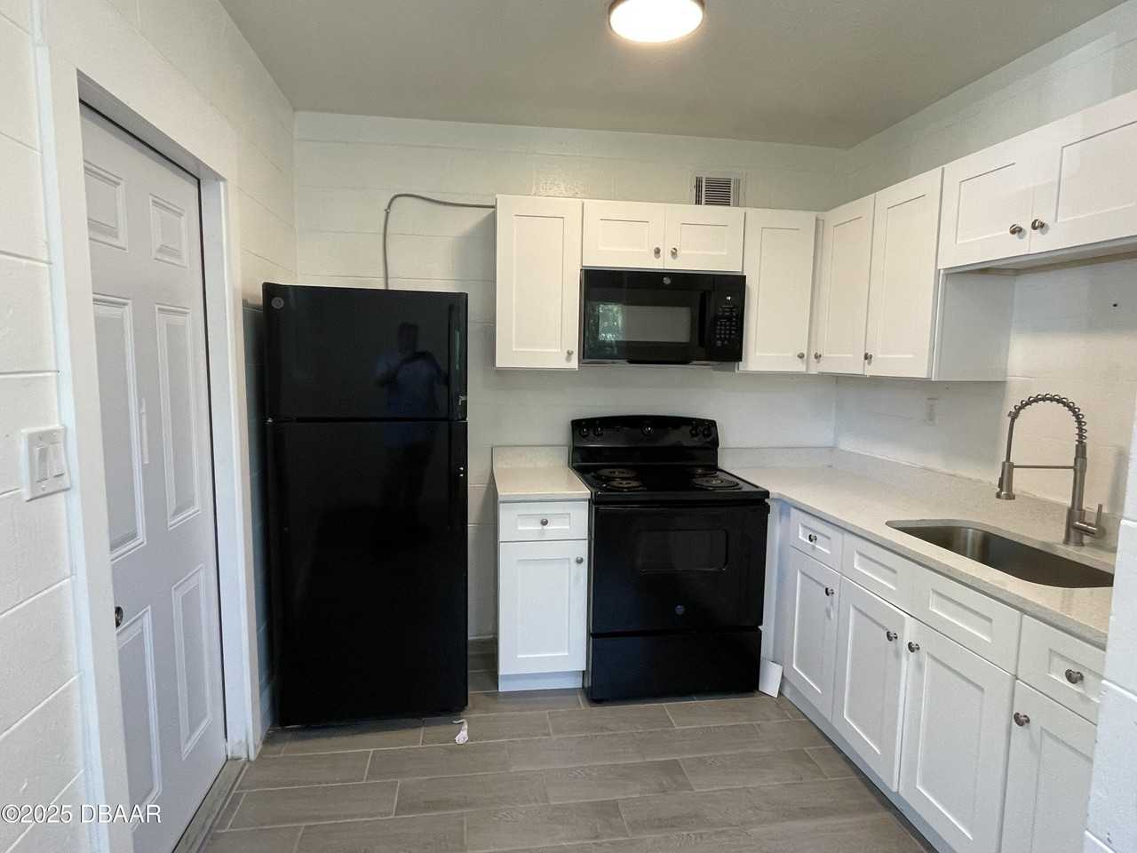 87 Ford St - Photo 7 of 16