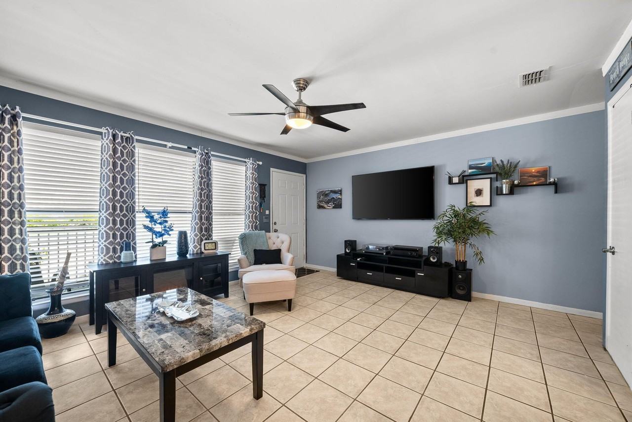 503 Granada Cird 503B Circle - Photo 5 of 18