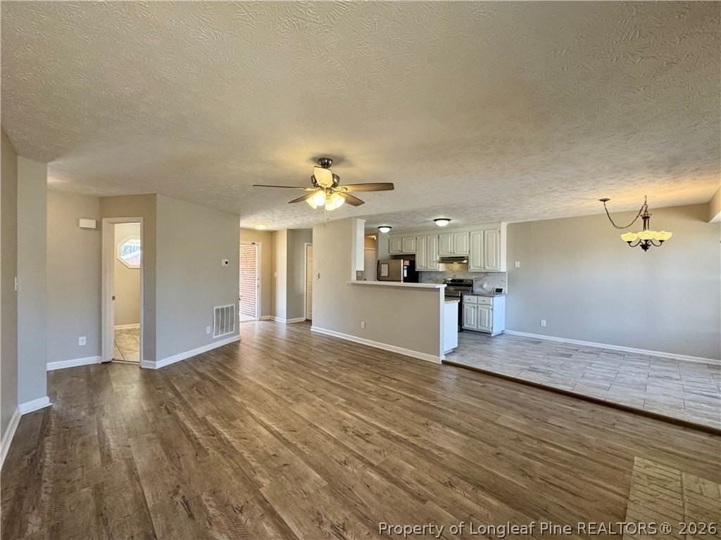 204 Fair Oaks Dr - Photo 4 of 18