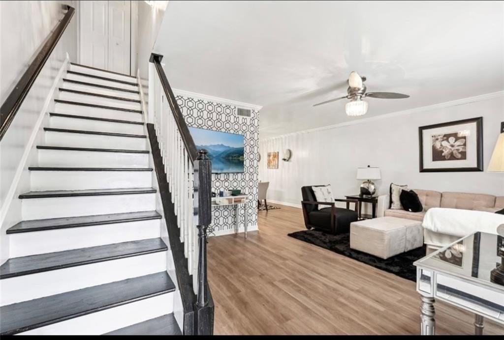 204 Summer Pl - Photo 2 of 20