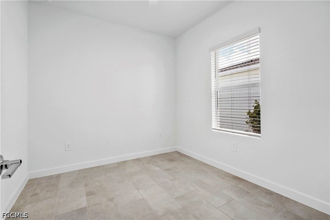 14735 Bluewater Rd - Photo 6 of 46
