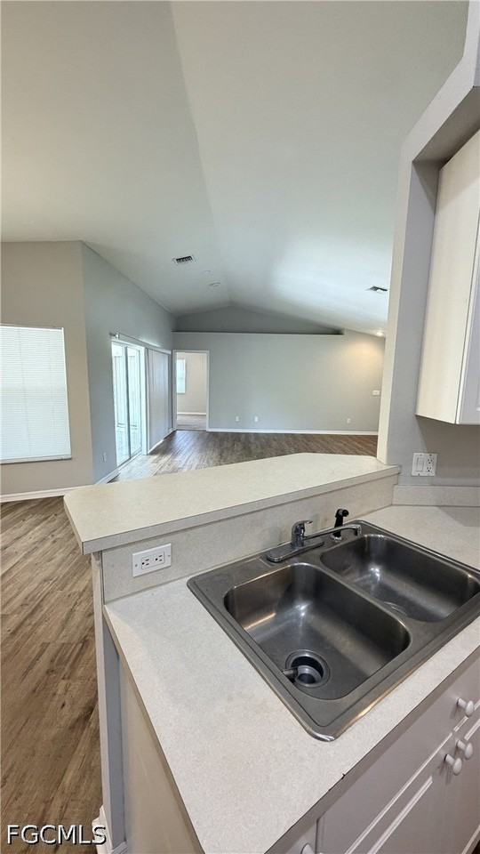 1229 Se 21st Pl - Photo 7 of 28