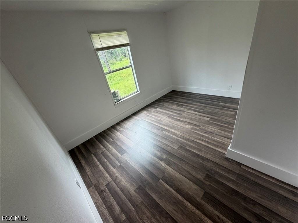 990 Riviera Ave - Photo 4 of 6