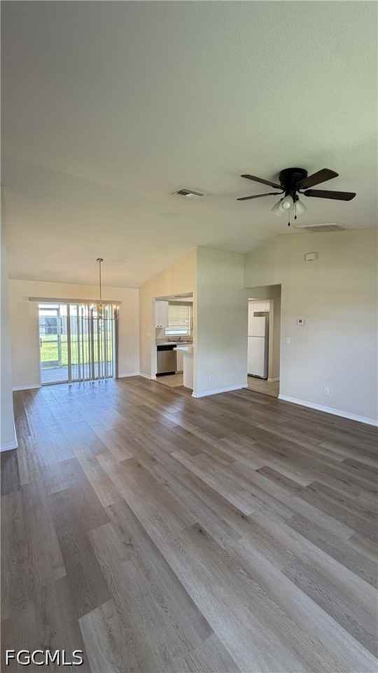 414 Se 13th St - Photo 3 of 25