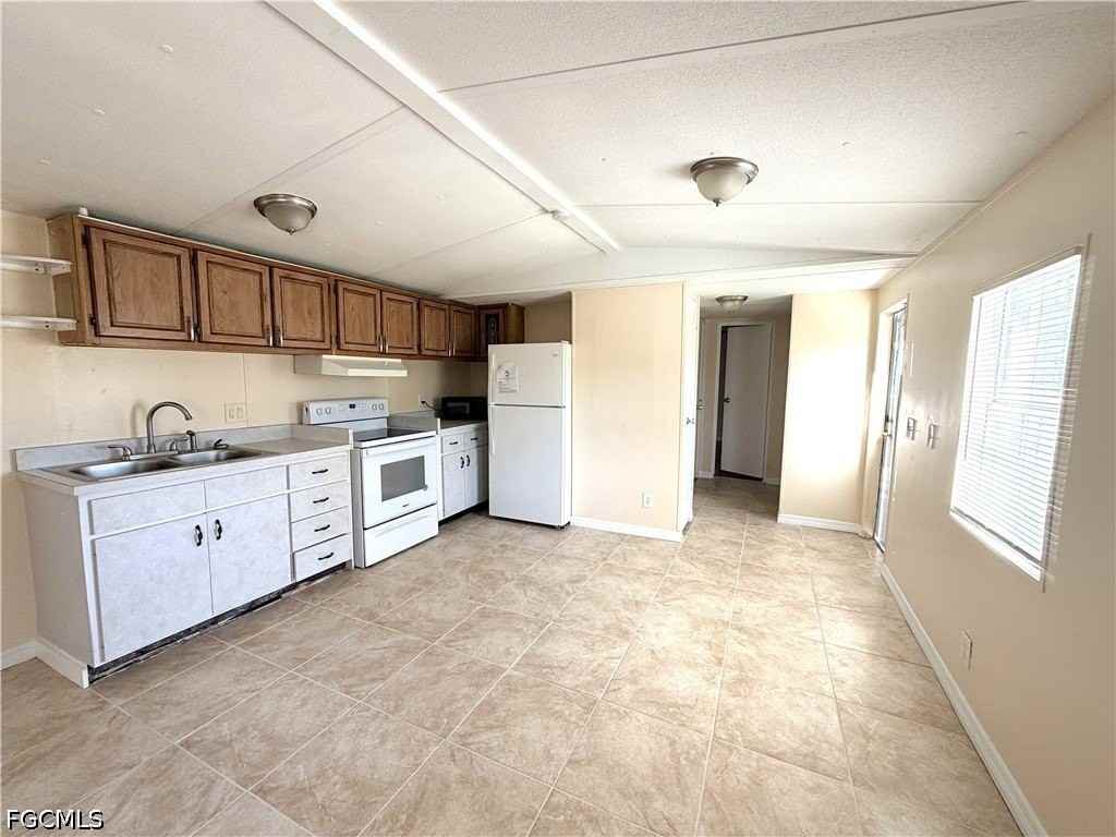 2521 Brownell Ct - Photo 6 of 22