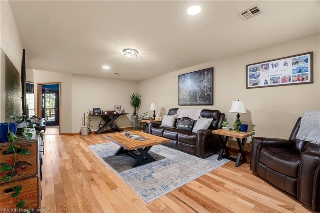 1450 N Ulmer St - Photo 2 of 20