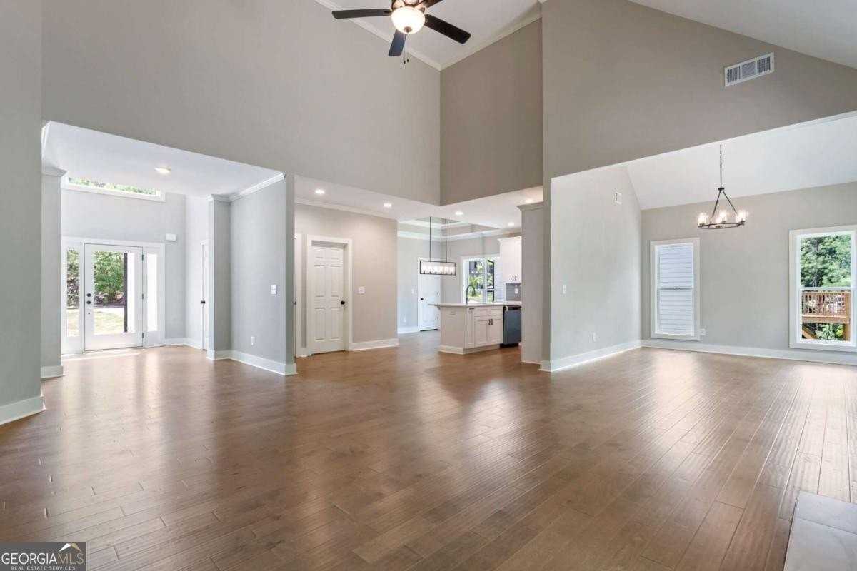 380 Ansley Dr - Photo 3 of 31