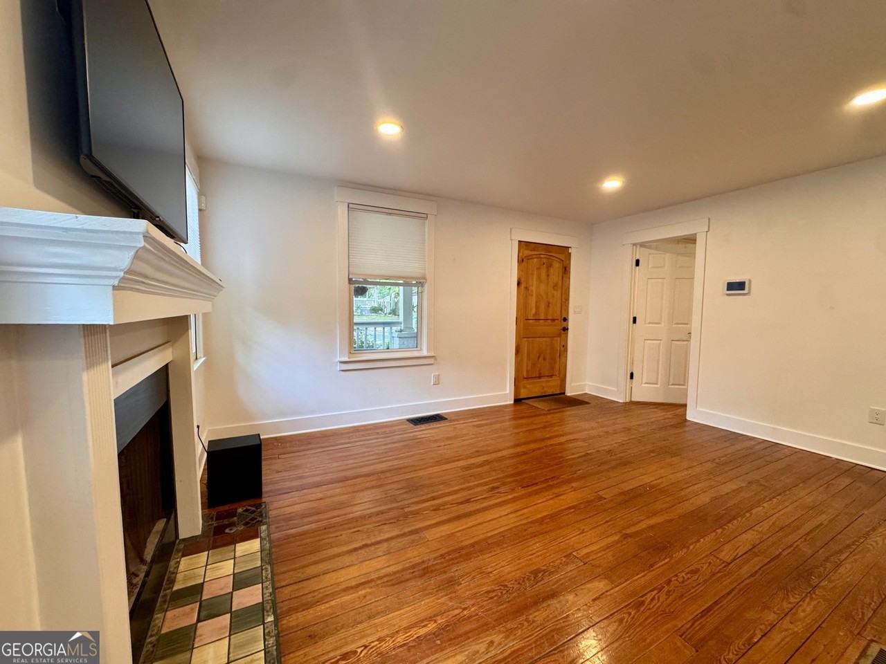 687 Brownwood Ave Se - Photo 5 of 22
