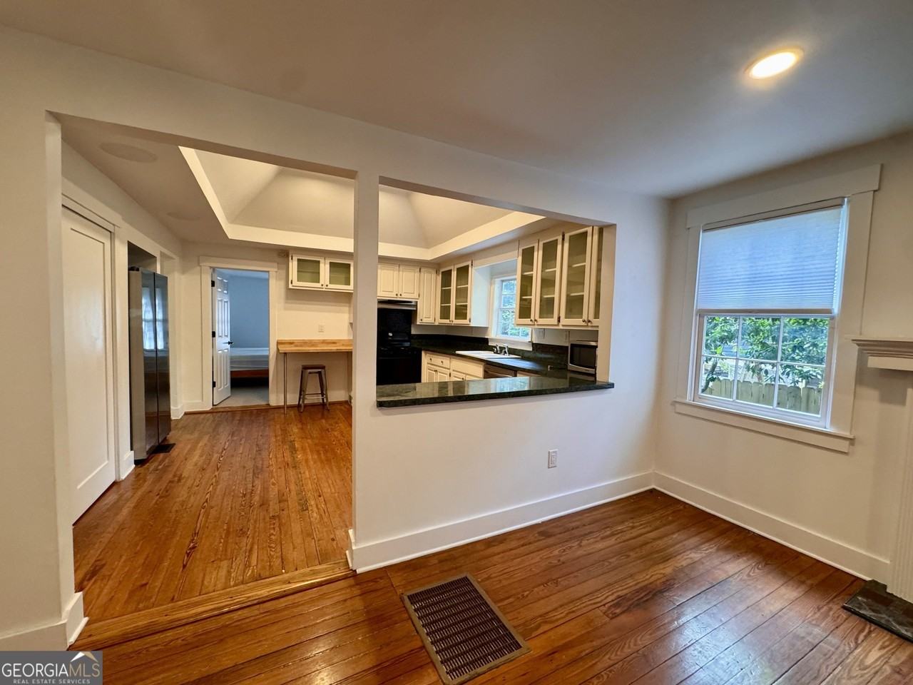 687 Brownwood Ave Se - Photo 6 of 22
