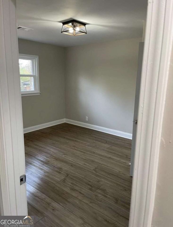 2463 Wayne St Sw - Photo 5 of 19