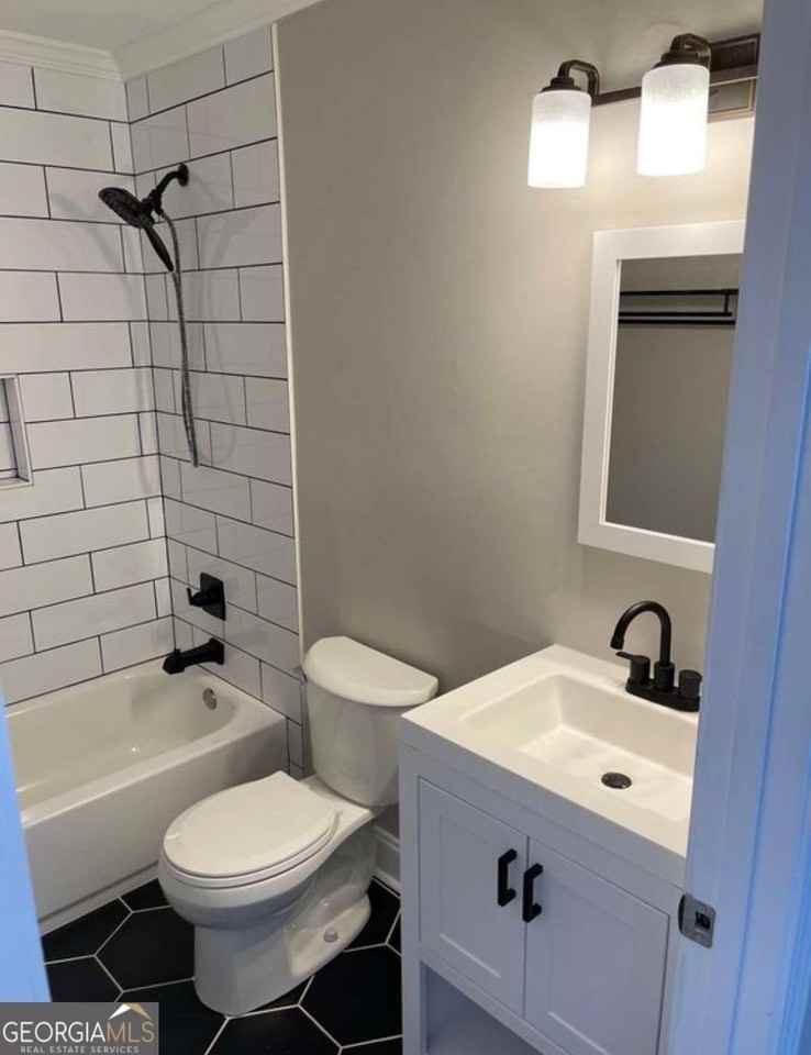 2463 Wayne St Sw - Photo 7 of 19