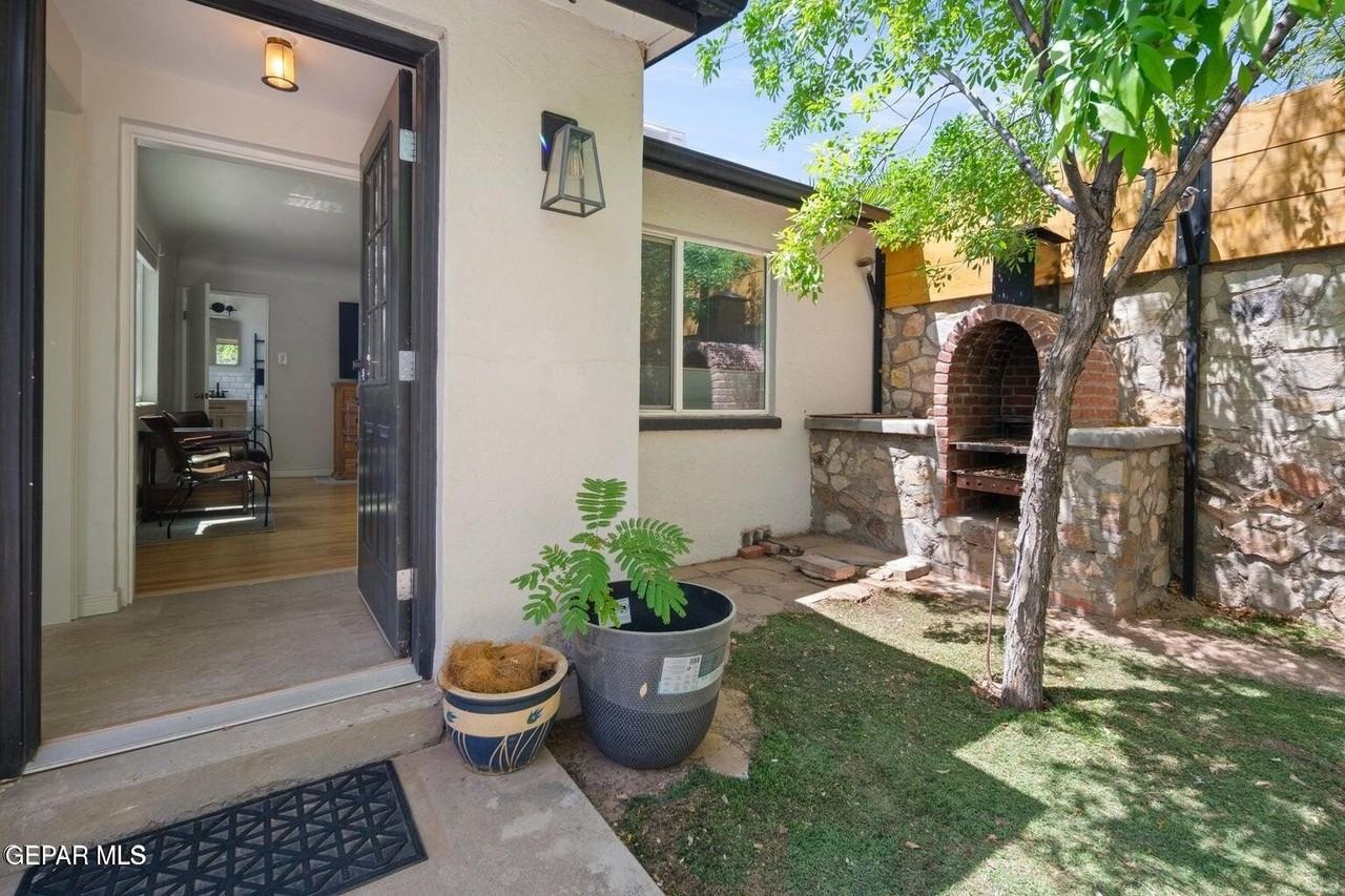 2532 Altura Ave #B - Photo 3 of 7