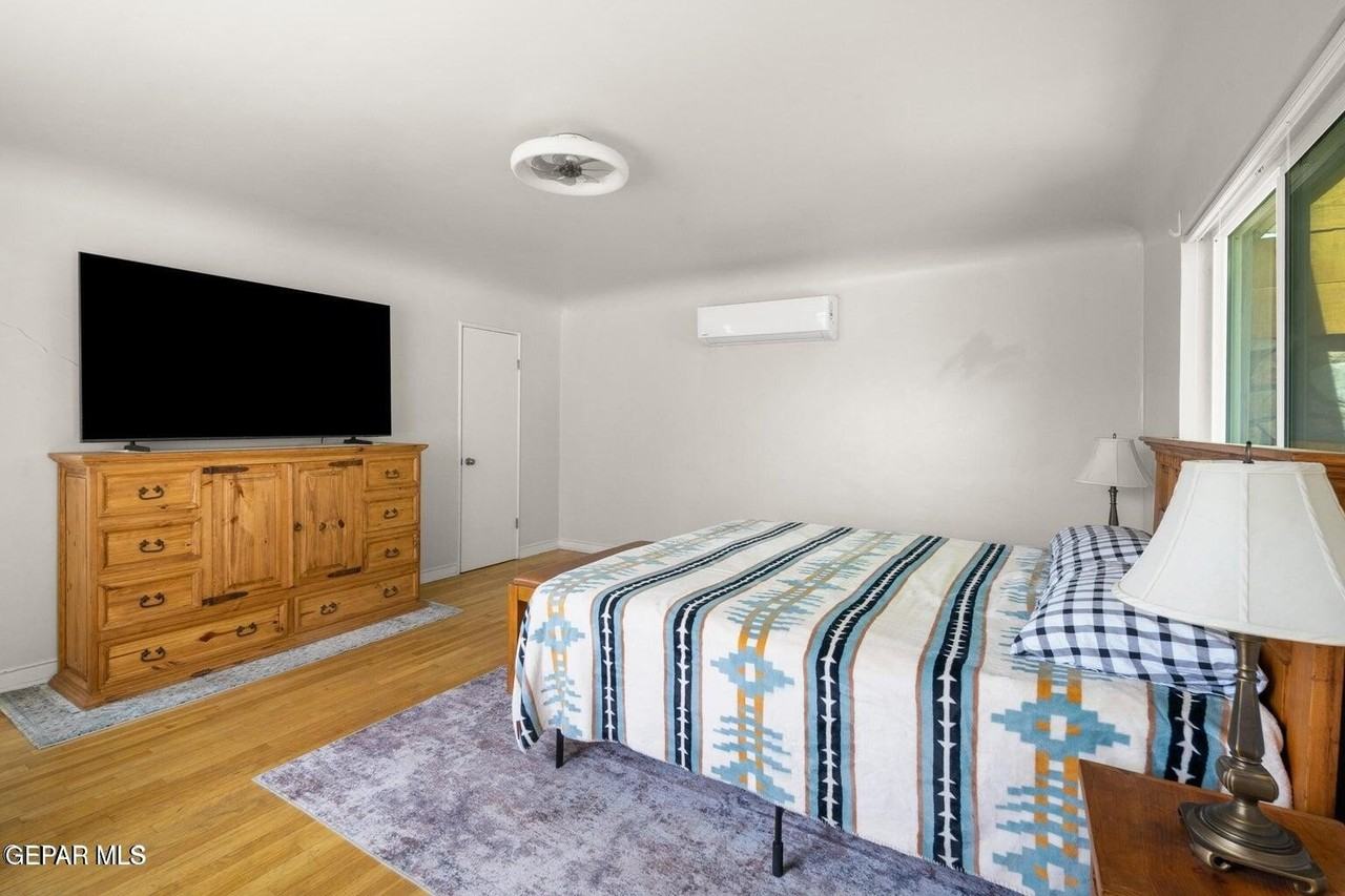 2532 Altura Ave #B - Photo 5 of 7