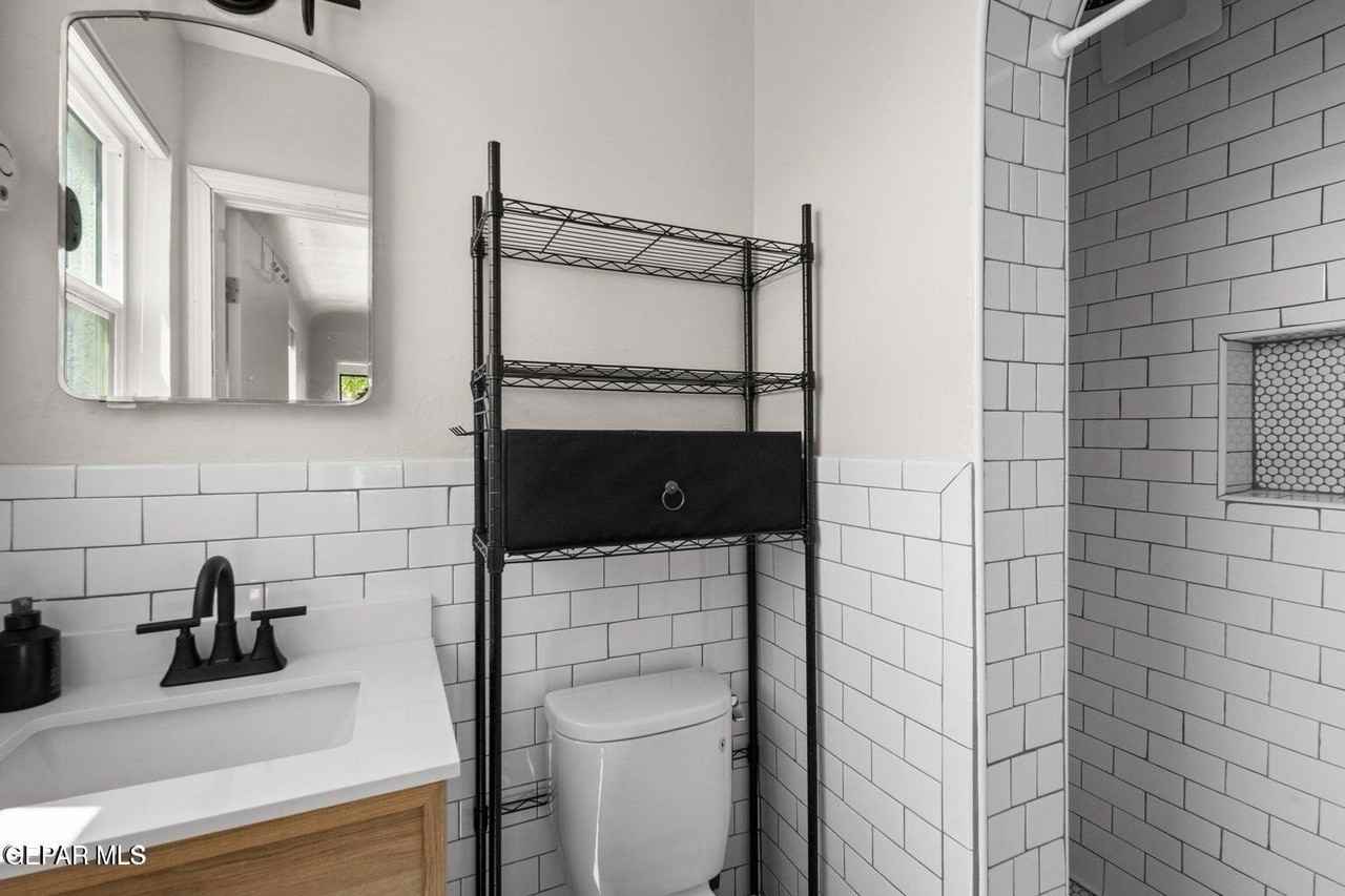 2532 Altura Ave #B - Photo 7 of 7