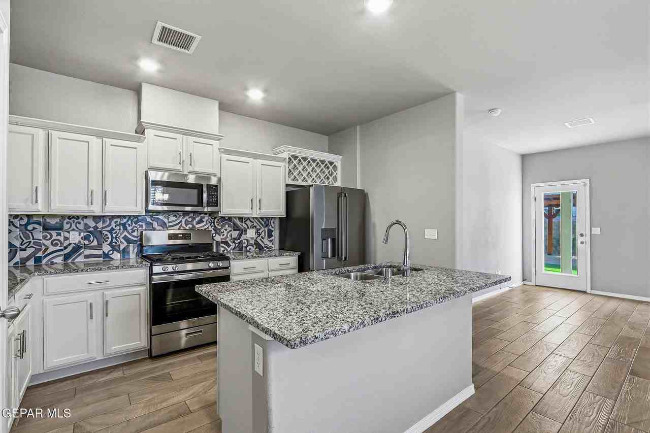 12365 Desert Vista Ave - Photo 7 of 50