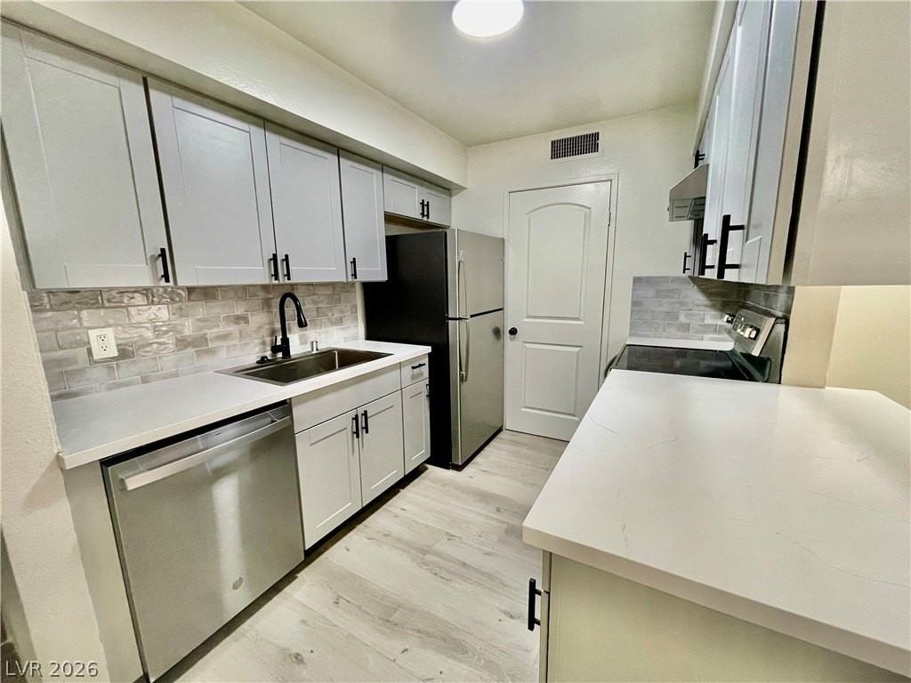 5187 Greene Ln #B - Photo 7 of 32