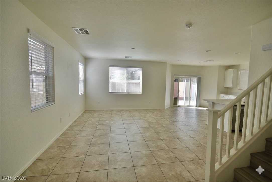 3041 Lake Como Ave - Photo 4 of 32